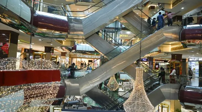 Markets and Malls to Close Early Across Pakistan Amid Deepening Fuel Crisis